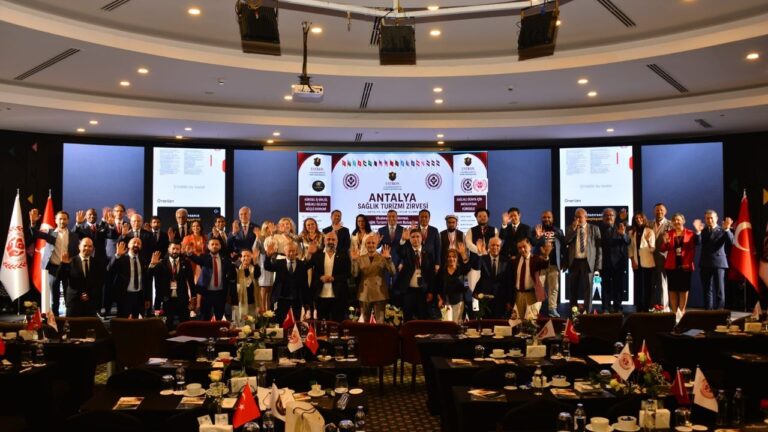 Antalya Sağlık Turizmi Zirvesi katılımcıları